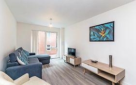 Contemporary 2 Bed Apartment In Central Manchester